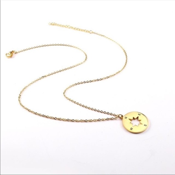 Compass wanderlust 18k vacuum plated necklace - Picture 3 of 4
